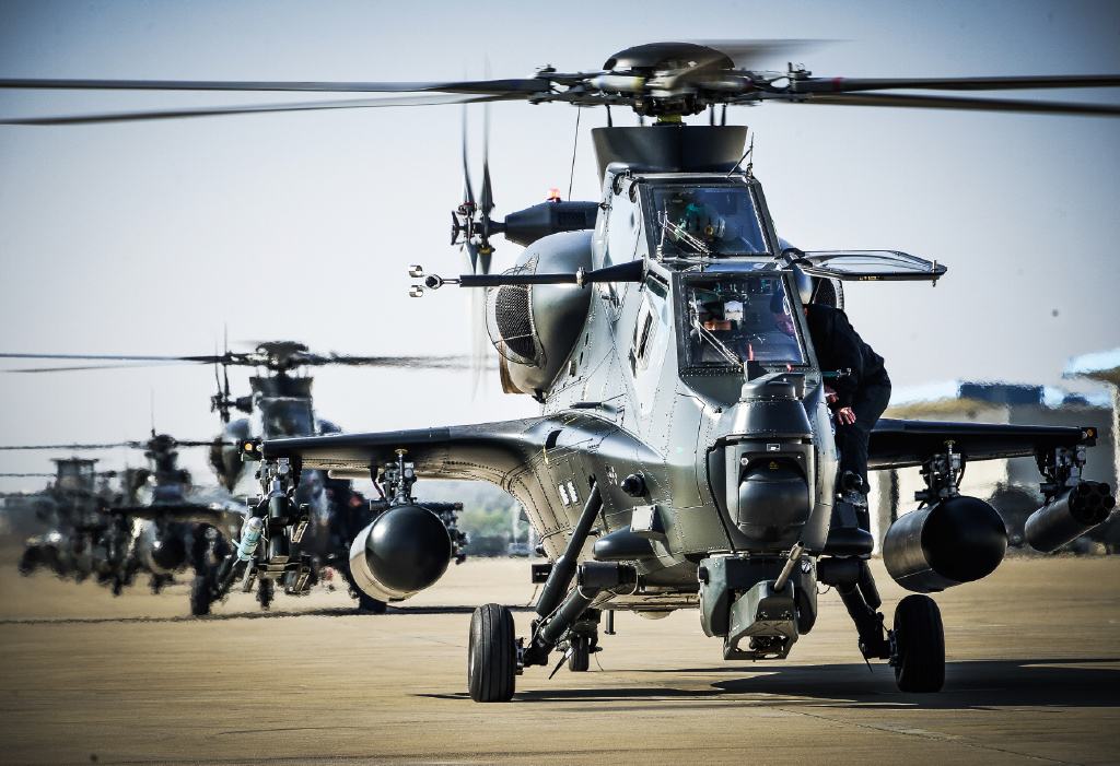 与美国阿帕奇的2500架相比,确实存在不小差距