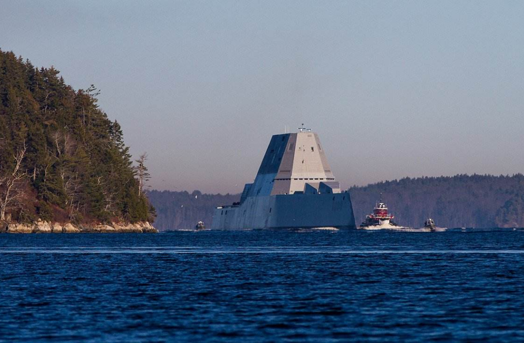 不甘心失败,美国新锐驱逐舰要配弹道导弹,打击能力不敌阿利伯克