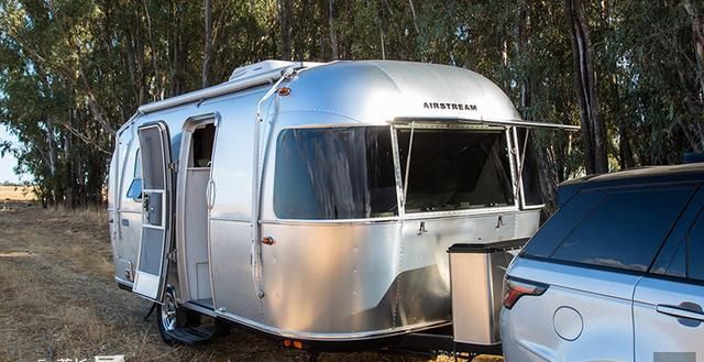 这个入门级的拖挂房车很奢华:airstream清风房车bambi 20fb