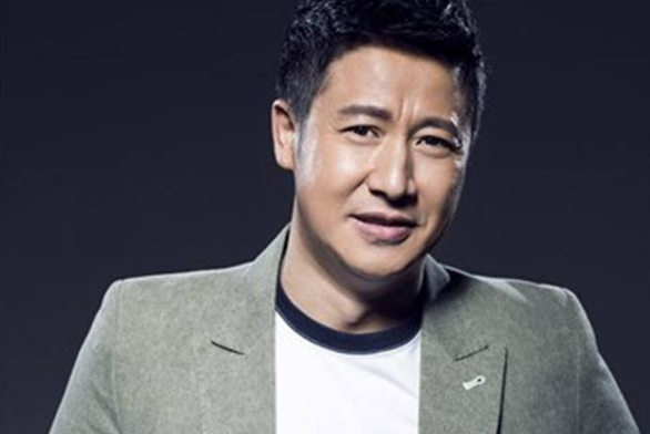 张国强因穷被前妻抛弃,带儿子北漂一举成名,二婚娶北方张曼玉