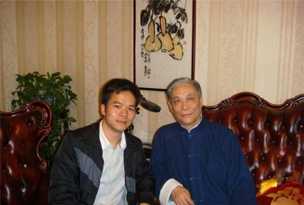 她不顾反对嫁大21岁老公,丈夫患病后"弃夫"远走,如今却被赞扬|张学津