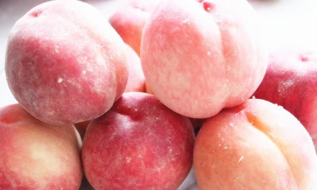 打了激素的桃子如何区分?果农教您一招,以后别乱买了