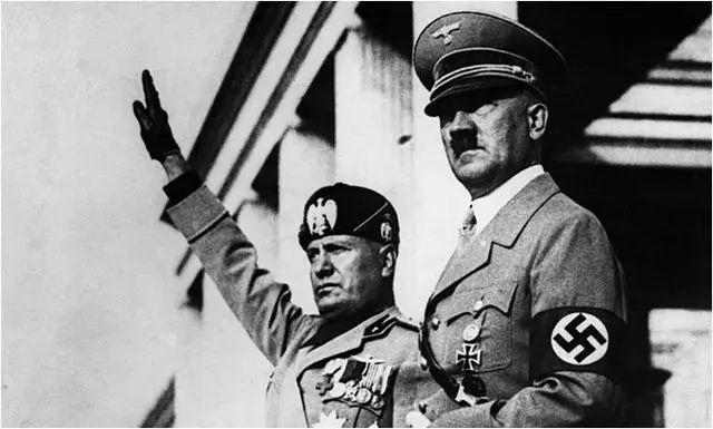 橡树行动:100名德国士兵空降3000米,5分钟成功解救墨索里尼