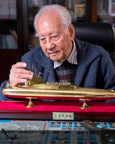 中国核潜艇之父黄旭华: 隐姓埋名30年,62岁时才与95岁母亲见一面