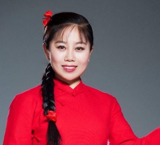 她为了上《星光大道》四处借钱,花120万还没火,如今为还钱奔波