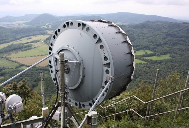 电磁脉冲摧毁设备,热杀伤点燃物体,微波武器比核武器还厉害?