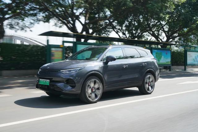 奔驰光环下的7座SUV，除了豪华还有啥？试驾腾势X PHEV