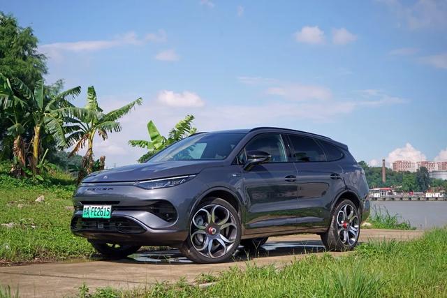 奔驰光环下的7座SUV，除了豪华还有啥？试驾腾势X PHEV