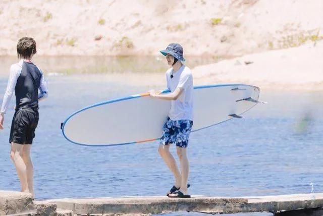 王一博新综艺,竟因为王一博脚指甲没剪而出圈