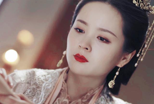 脱掉古装的邓莎仍是女神!就是没想到儿子都7岁了,还好长得像妈