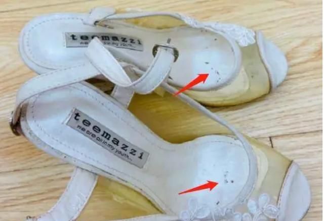 伊能静卖原味二手鞋再引争议鞋面沾满泥土脚垢网友太恶心了