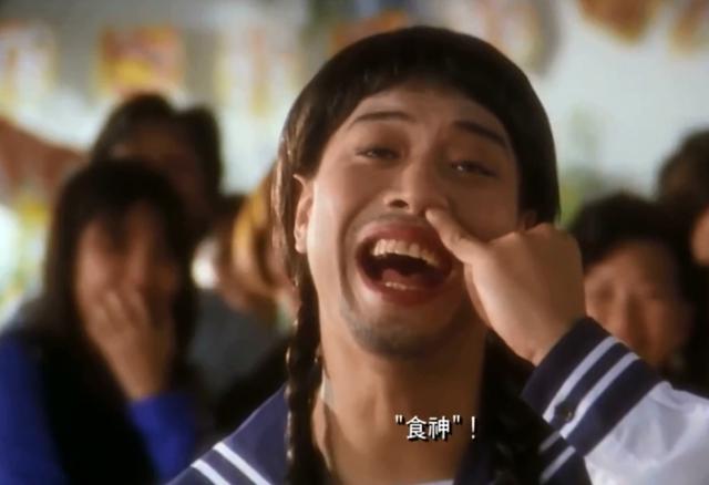 他是周星驰的同学也是御用配角,凭如花一角被牢记,59岁不幸瘫痪