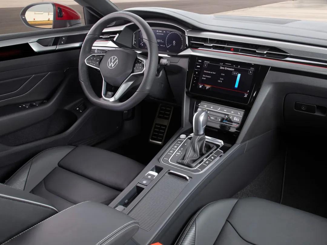 内饰与动力系统均维持不变总的来说,cc猎装版修长的车身,外加国产后