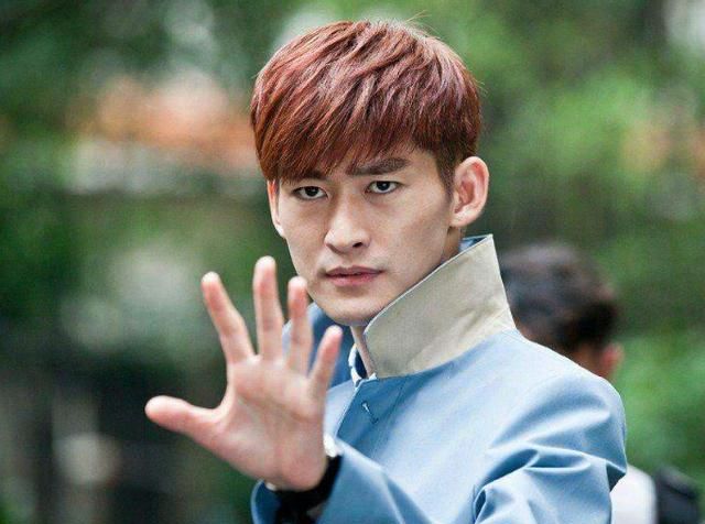 两人分手原因众说纷纭,而郑爽爸爸郑成华在回答粉丝提问时透露,他们