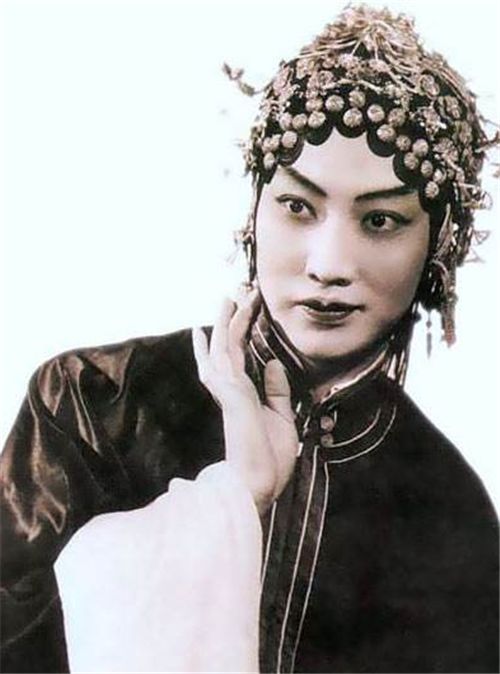 他已有家室,又再娶一妻,谁知两女却相处和谐,3人共享齐人之乐|张君秋