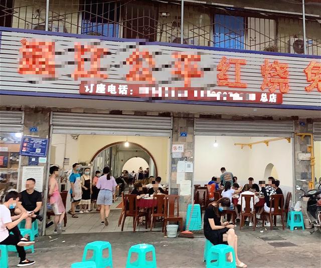 招牌红烧兔,食客络绎不绝!成都老字号苍蝇馆子,麻辣香浓有点贵|温江|卤肥肠|兔肉_新浪新闻