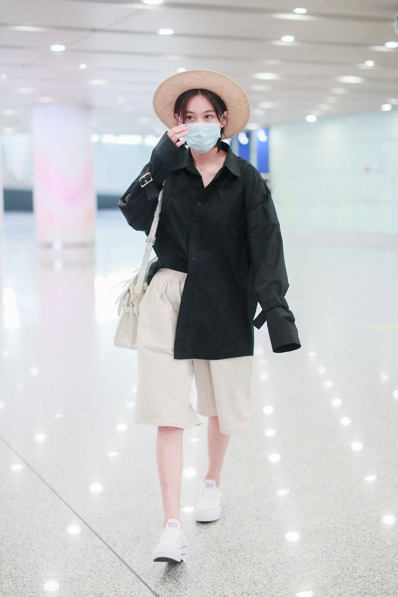 称霸夏天的百慕大短裤魅力在哪里?时髦显瘦又凉快,孟美岐都心动