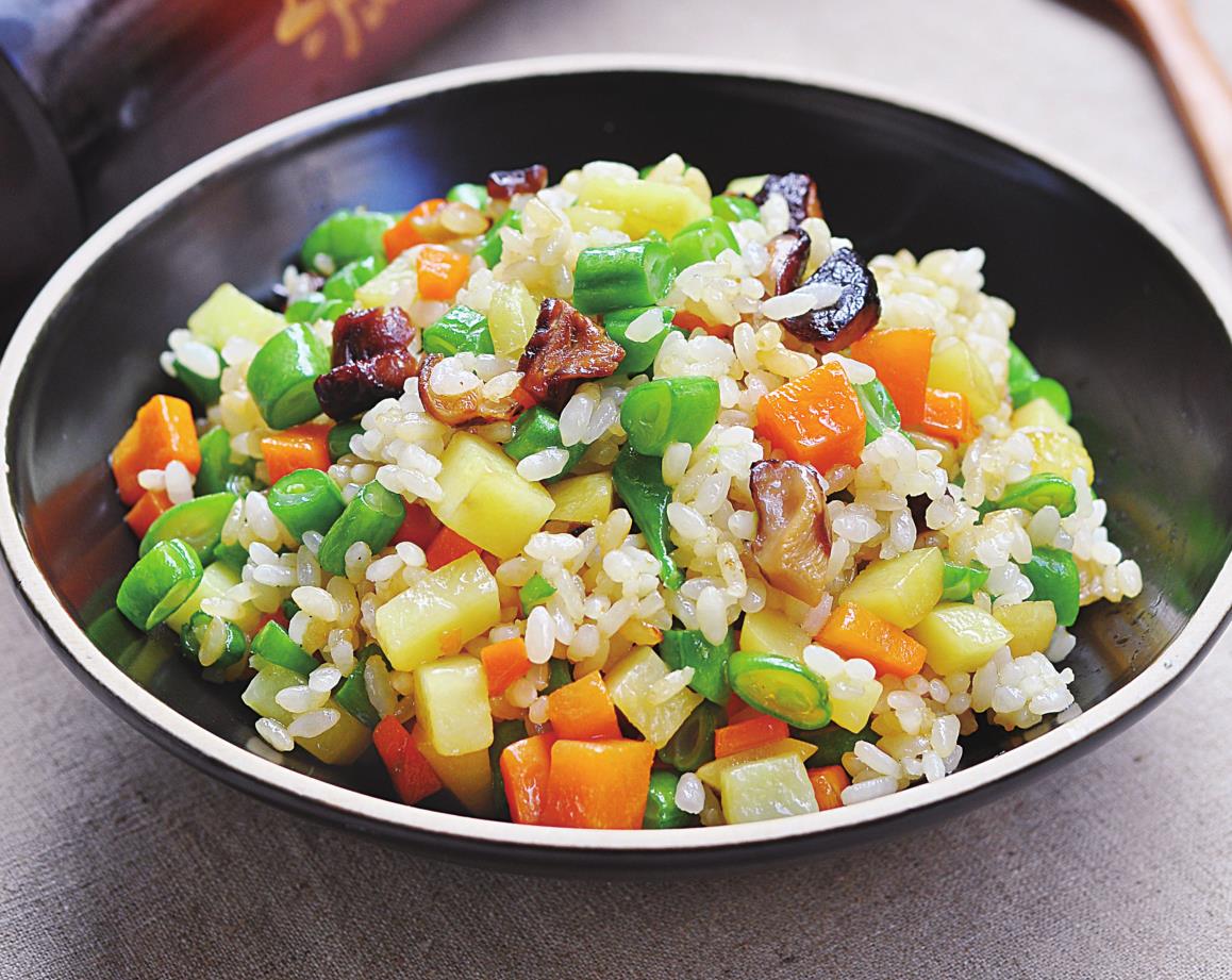 剩米饭别只会蛋炒饭,换种做法比蛋炒饭还好吃,挑食的孩子也爱