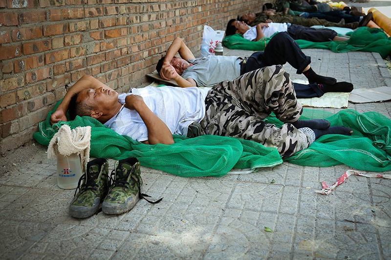 今年,最煎熬的是穷人,下半年多少农民工会更难,这2份钱少不了