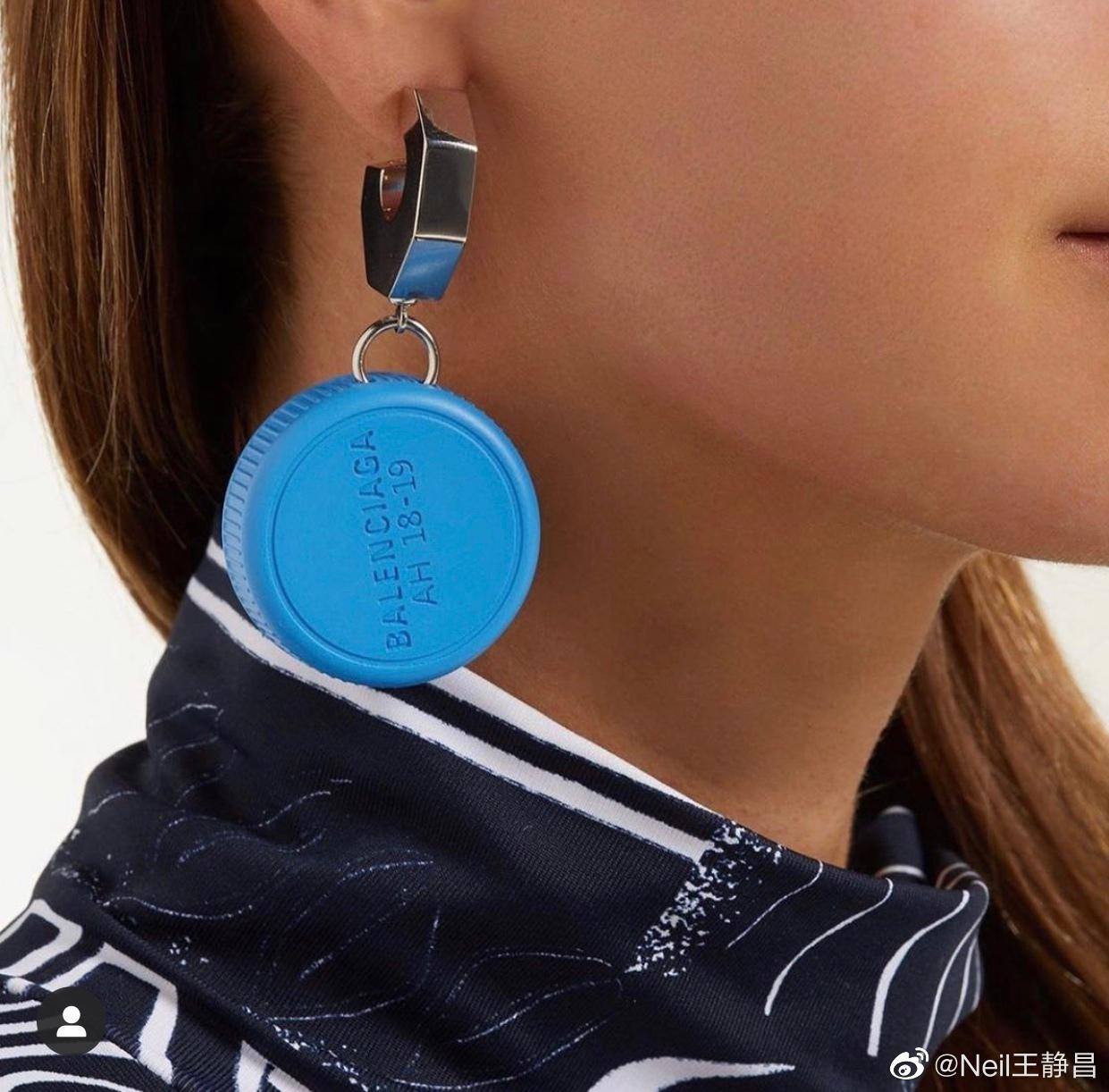 balenciaga02的瓶盖耳环