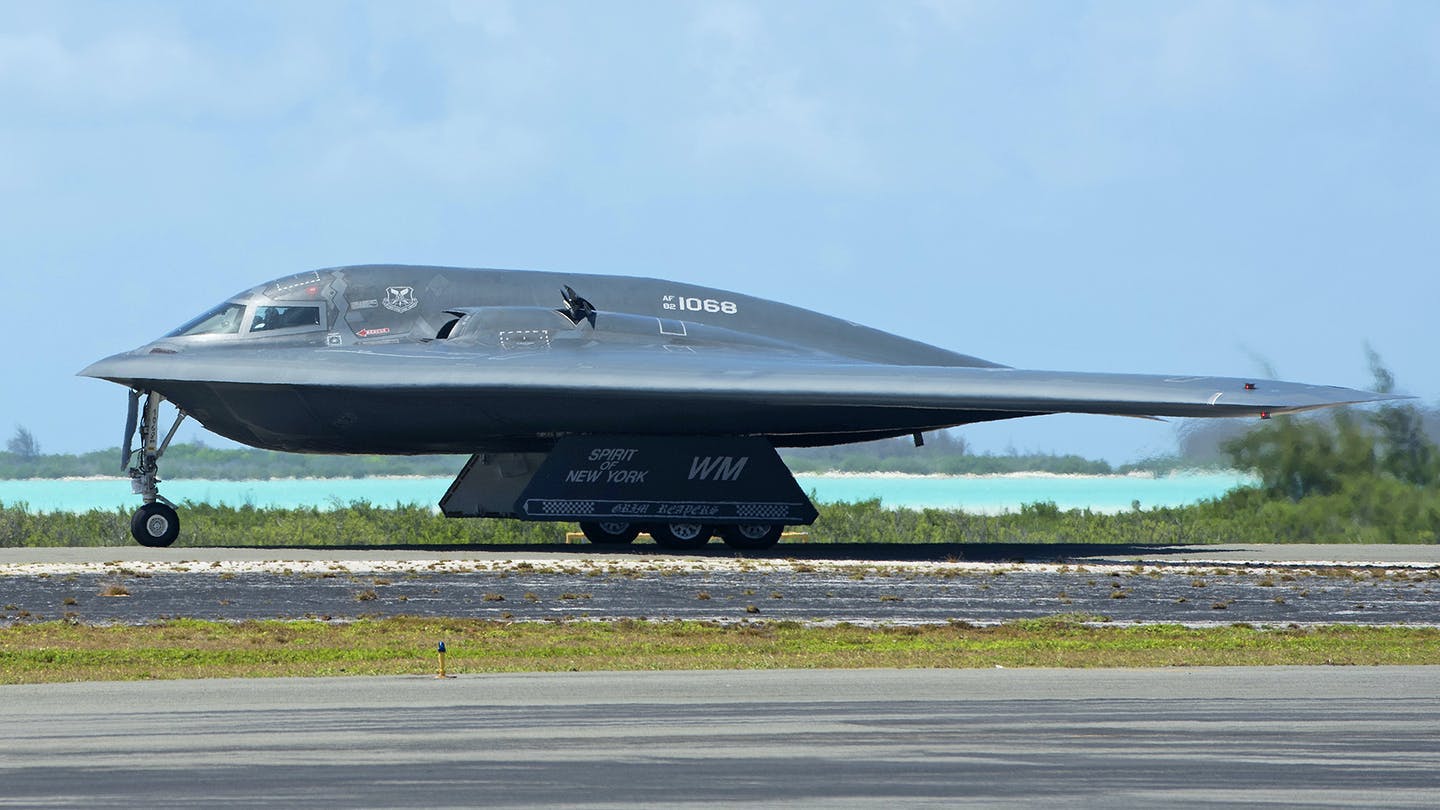 东风26太危险!美军已翻新太平洋小岛机场,f35,b2可进驻