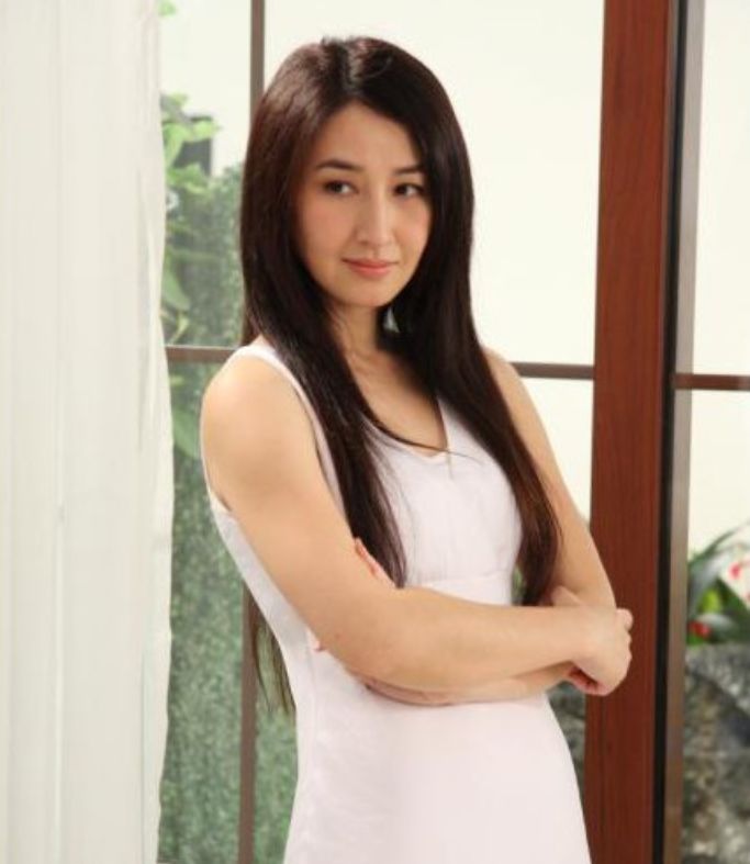 她曾是"港剧一姐",事业巅峰期结婚息影,今终将丈夫捧成影帝|关咏荷