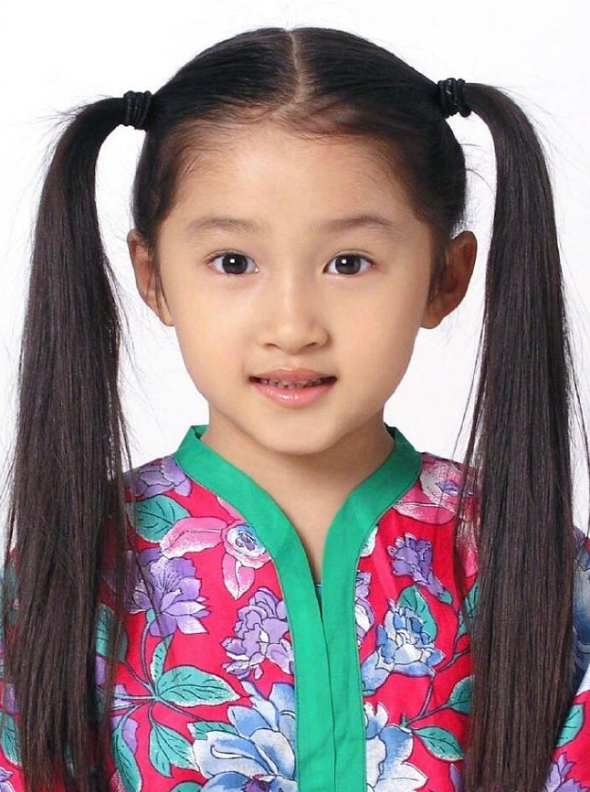 迪丽热巴童年照,关晓彤,古力娜扎童年照,看到郑爽:难怪叫大壳