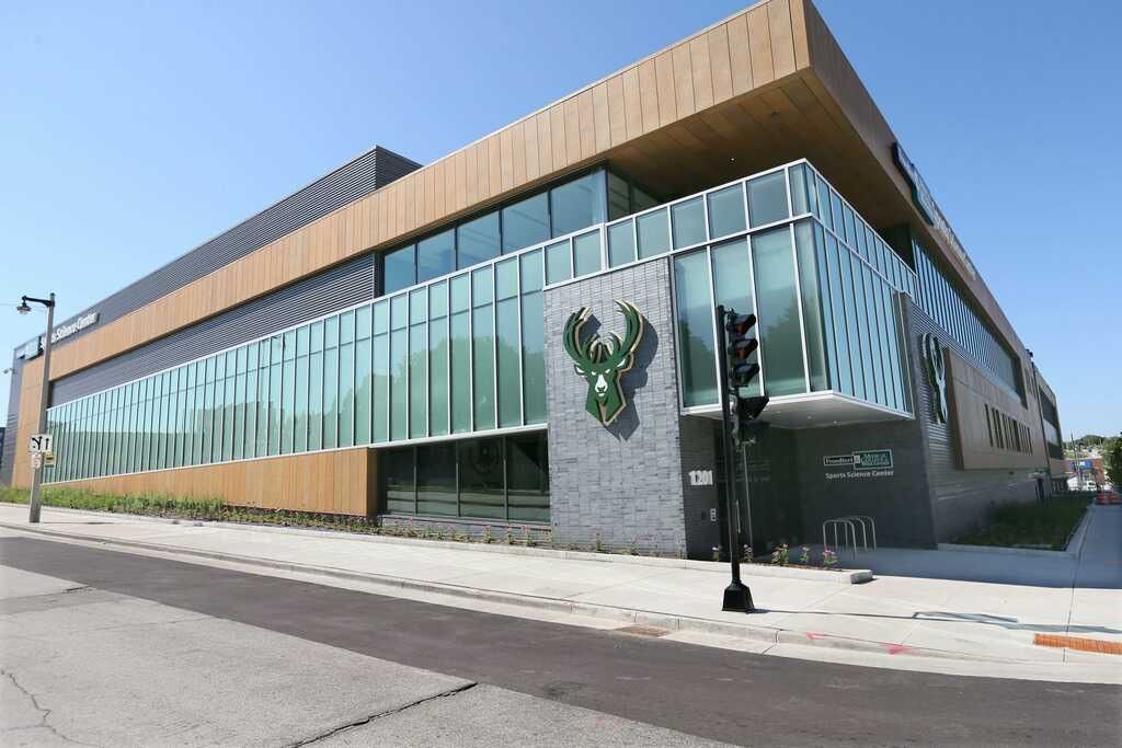 雄鹿关闭训练馆,nba闭馆球队多达7支