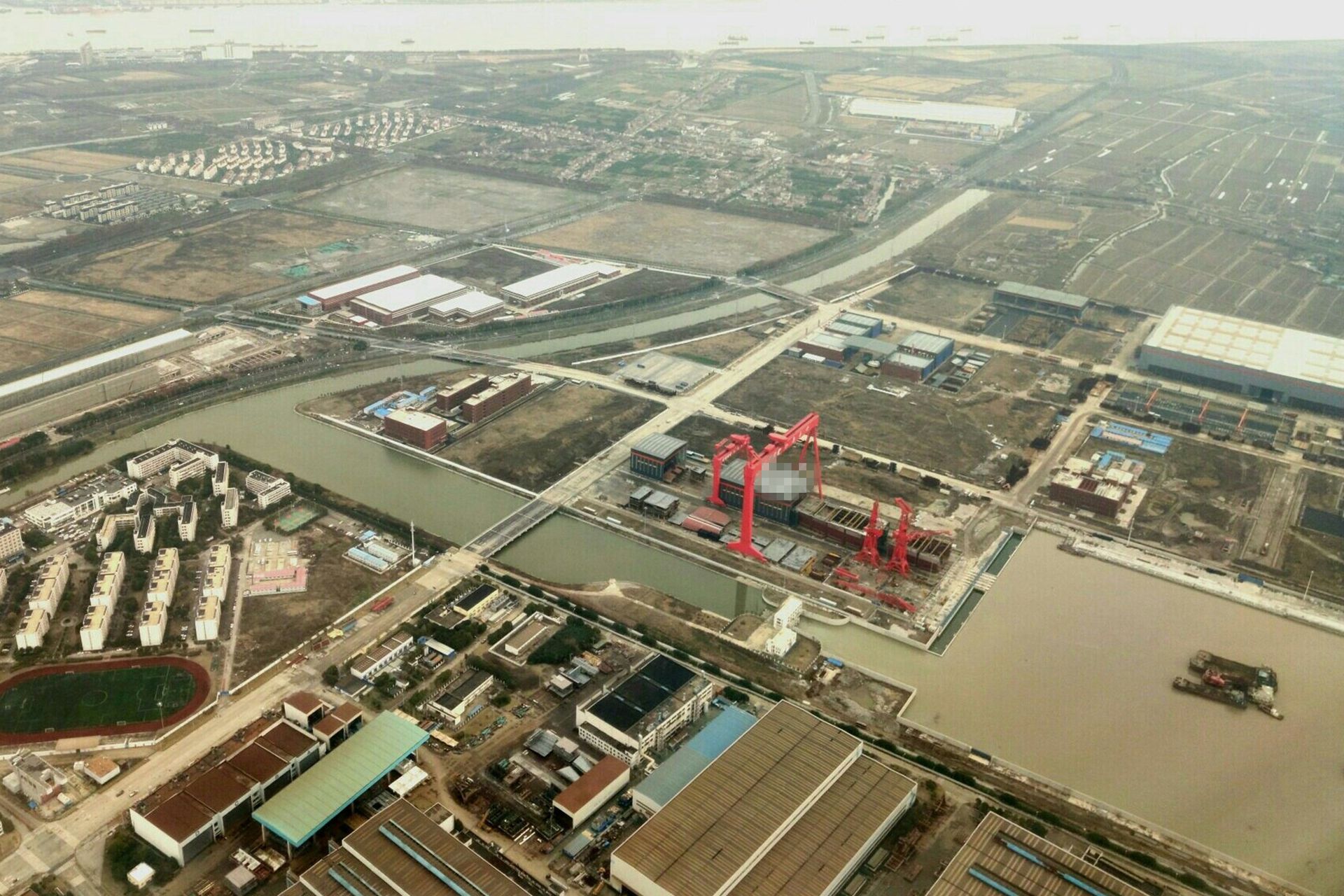 在今年6月中旬,中国在建的003型航母突然消失在了江南造船厂,这一惊人