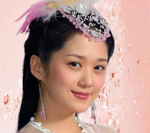 曾经饰演刁蛮公主里的张娜拉如今39岁的她沦为商场柜员