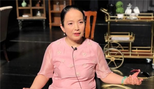 离婚后的张丰毅娶了舞蹈老师霍凡,霍凡曾经有过一段婚姻还有一个女儿