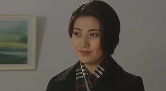 出生于山东省青岛市,毕业于中央戏剧学院,海军政治部电视艺术中心演员