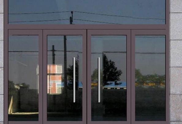 趣味测试:4扇玻璃门,哪个最不敢进?看看你的防人之心有多重!