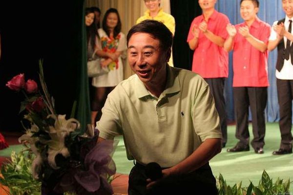 47岁那年,冯巩被保姆张梦敲诈索要50万分手费,结局大快人心