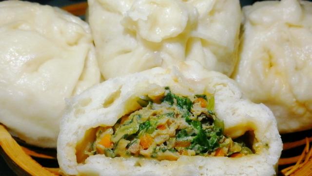 最爱吃茼蒿馅蒸蔬菜肉包特别推荐给我身边的朋友都说这样做特别香