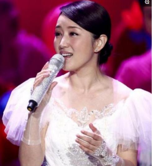 看杨钰莹年轻时的照片,就知道为何有人愿意为她撞废几十辆宝马