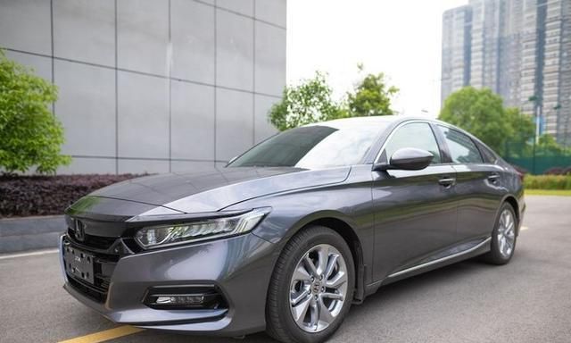 本田雅阁1.5t精英版提车记,大家看看这价格不算贵吧?