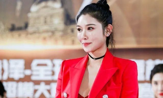 林丹退役,"忘拉窗帘"事件女主角发声:请苍蝇们别祸害未婚女性