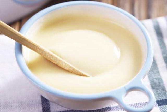 8月龄宝宝重30斤,医生询问喂养方式后批评:米糊没营养,少吃点