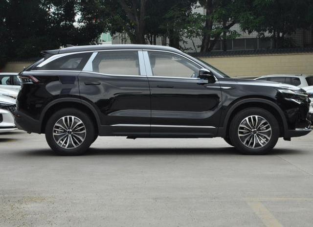 北京x7仅10万出头,轴距2.8米,配置比博越丰富,车友:感觉h6买早了