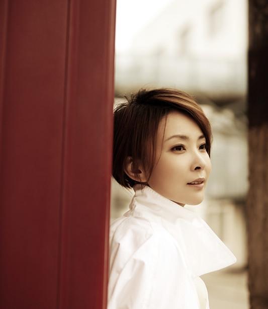 曾把张嘉译迷倒,离婚后又恋上孙红雷,现在43岁活得像23岁!