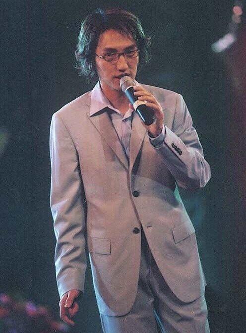 54岁林志炫晒照,躺病床戴氧气面罩,骨瘦如柴打着点滴