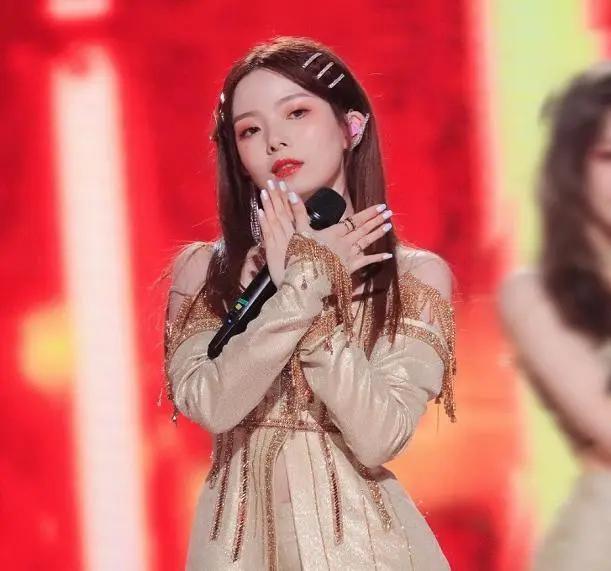 硬糖少女各成员应援色:c位是颗粒蓝张艺凡是丁香紫,她的最特别