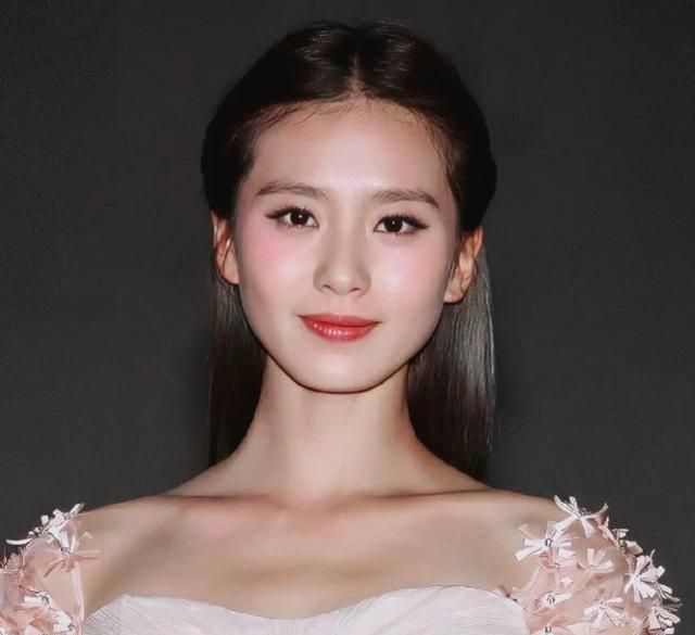 娱乐圈一字肩女明星:躲过了宋茜,避过了杨幂,却唯独败给了她