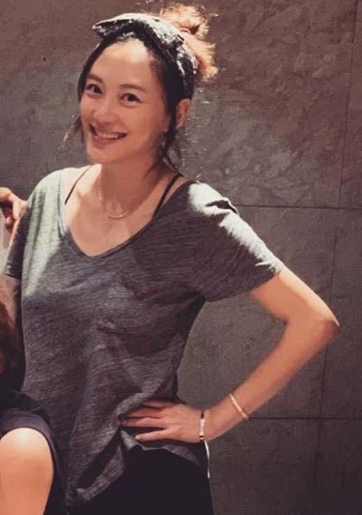 应采儿产后40天为儿子庆生看到她的肚子好心酸