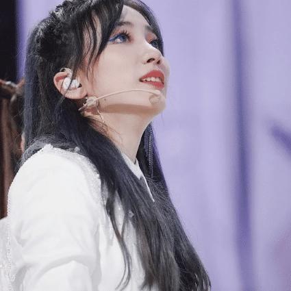 林君怡初c成陪跑望着舞台神态漠然苏芮琪仰头哭泣显不甘