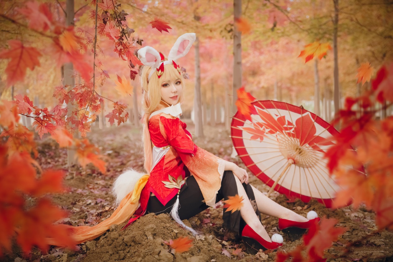 小姐姐裤子也太破了,兔女郎公孙离cos