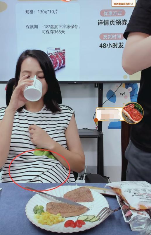 孕吐严重还直播,怀二胎挺大肚子试吃环节超尴尬