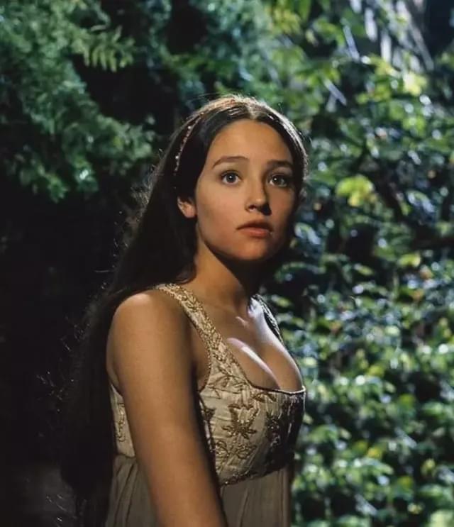 亲爹是百变大咖,亲妈是血族美人,这张脸让杨幂梦寐以求!