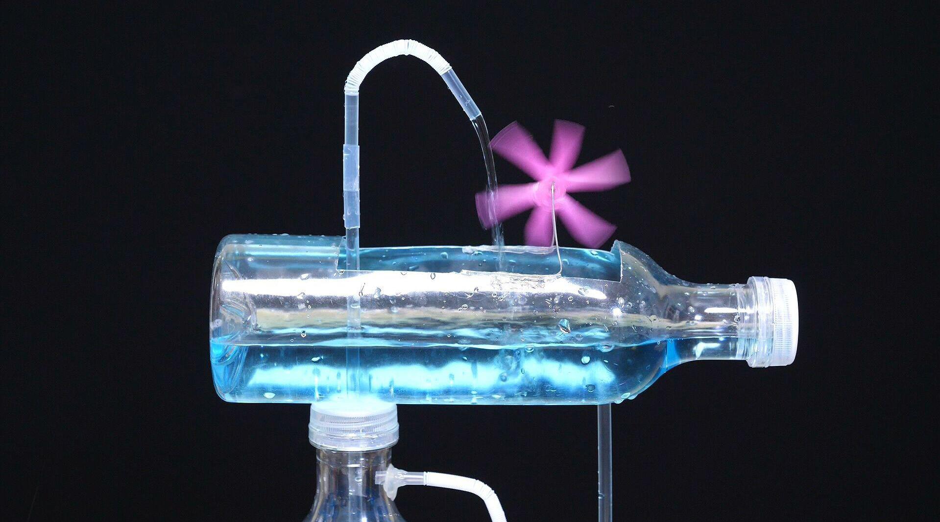 塑料瓶别再扔掉了,教你做成"无限循环小水车",有趣又好玩